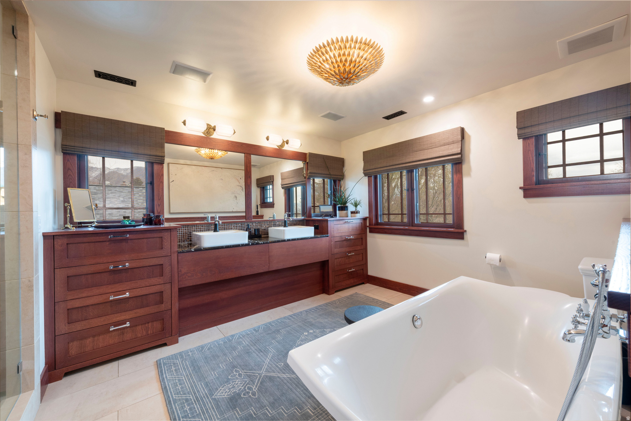 UNIVERSITY - Residential