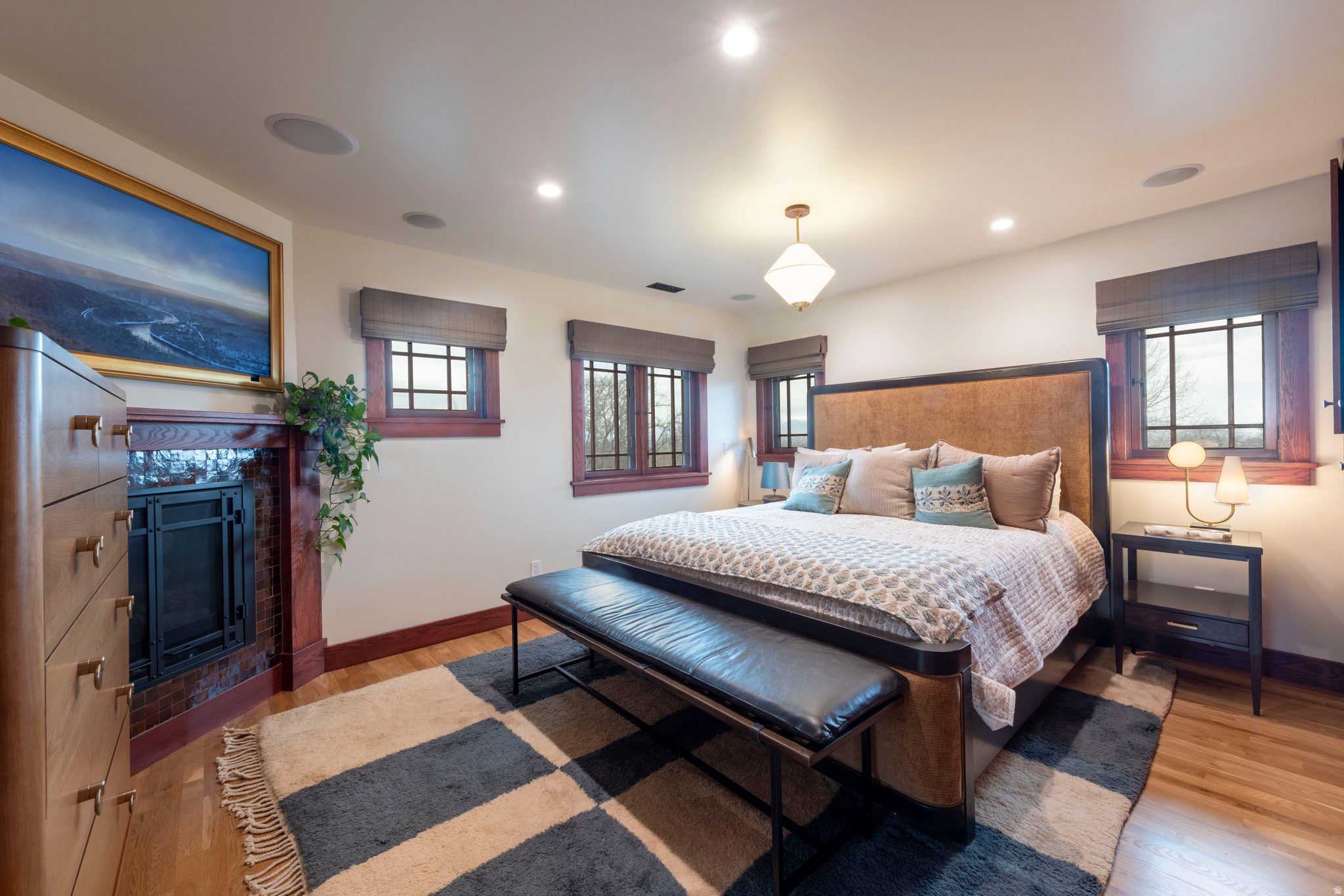 UNIVERSITY - Residential