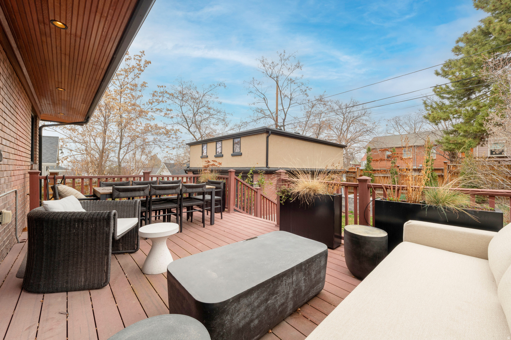 UNIVERSITY - Residential