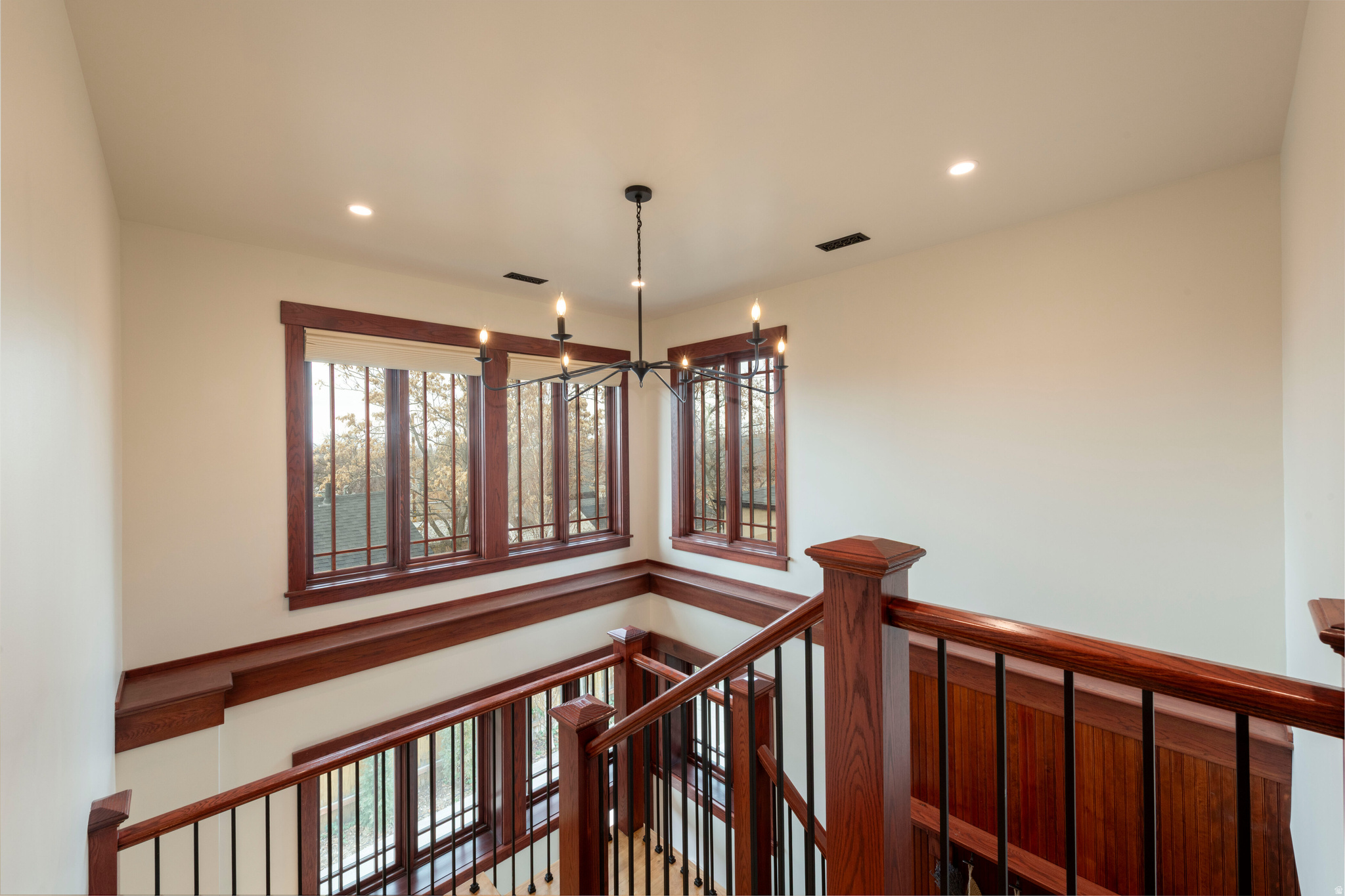 UNIVERSITY - Residential