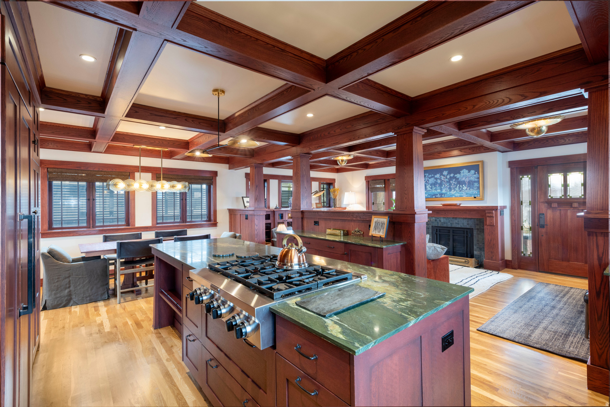 UNIVERSITY - Residential