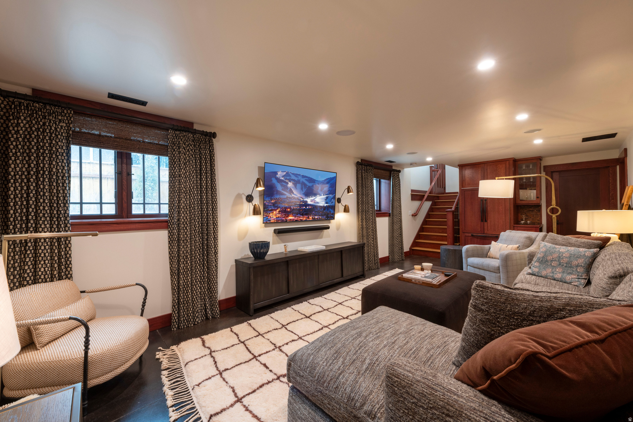 UNIVERSITY - Residential