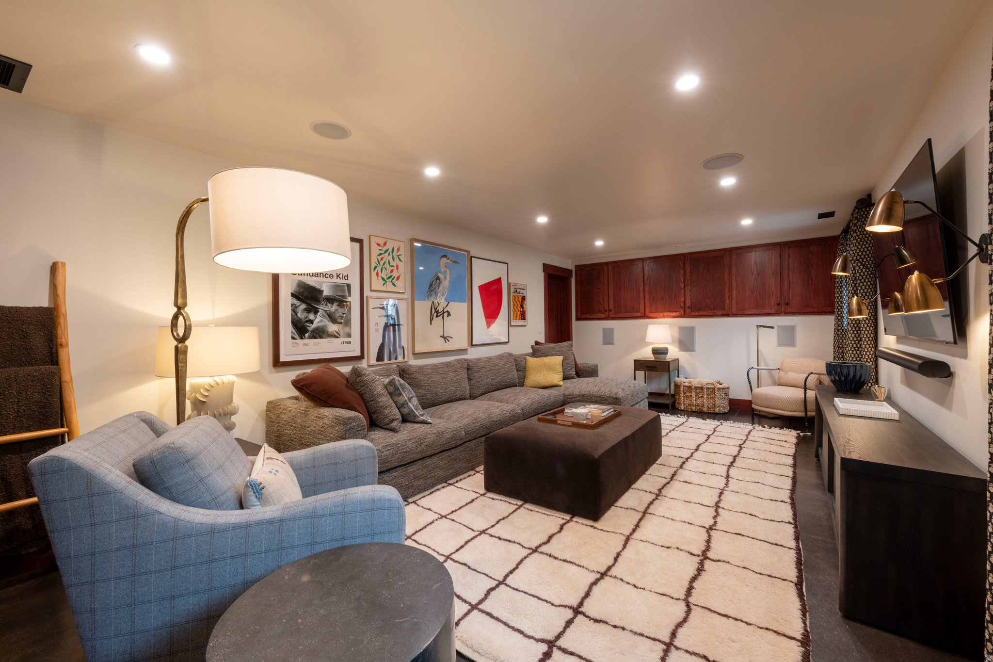 UNIVERSITY - Residential