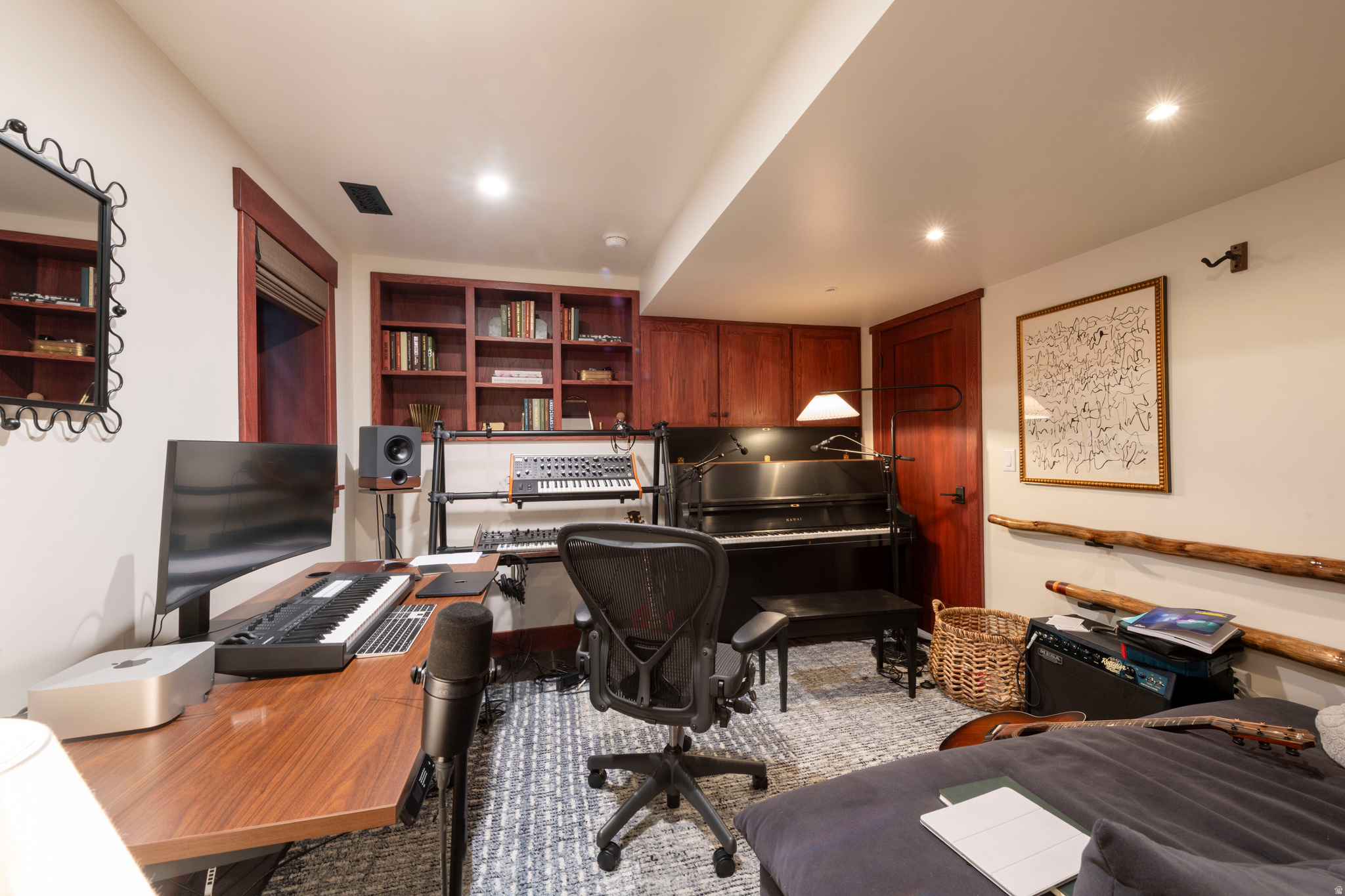 UNIVERSITY - Residential