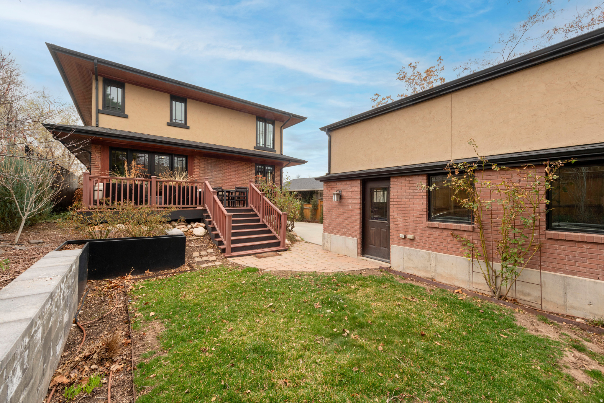 UNIVERSITY - Residential