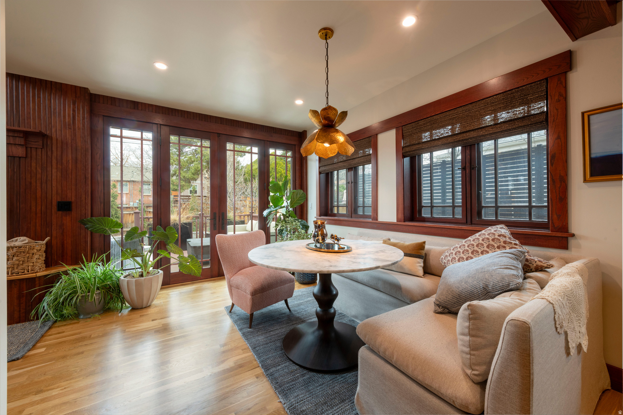 UNIVERSITY - Residential