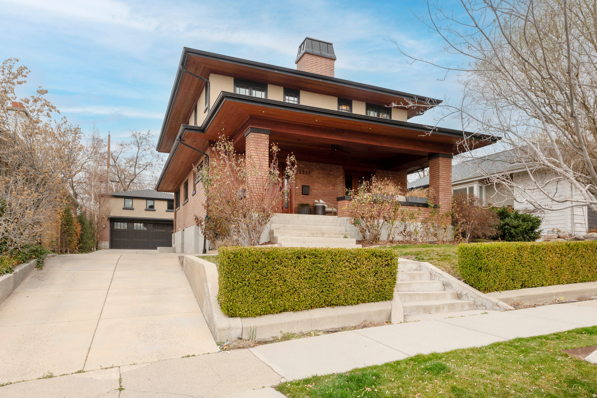 UNIVERSITY - Residential