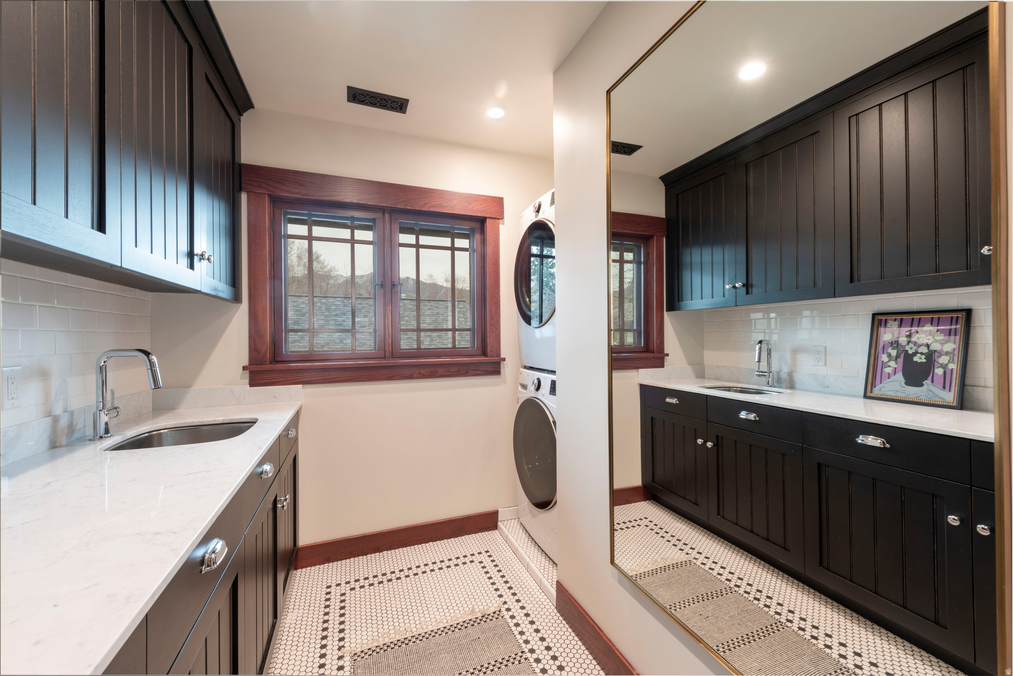 UNIVERSITY - Residential