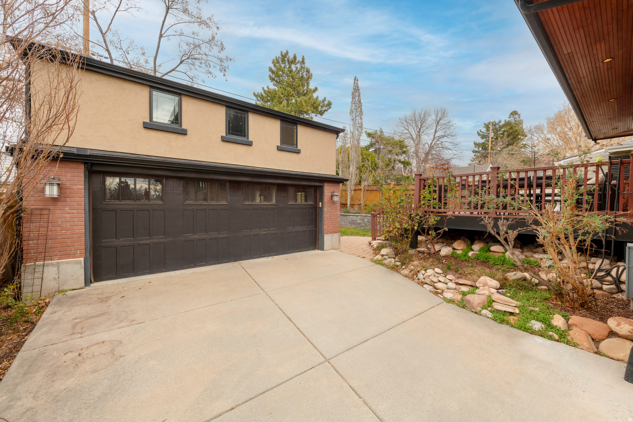 UNIVERSITY - Residential