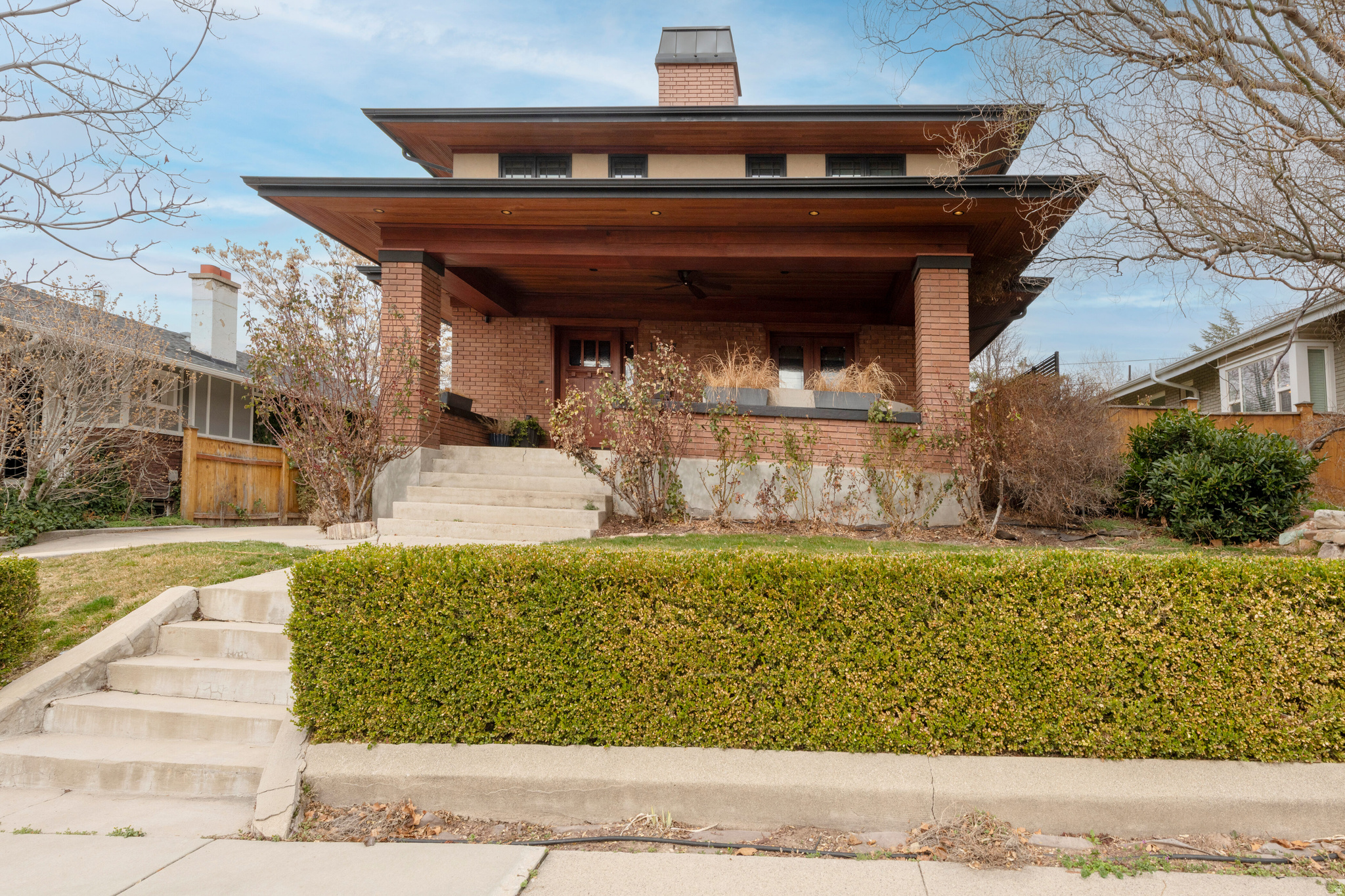 UNIVERSITY - Residential