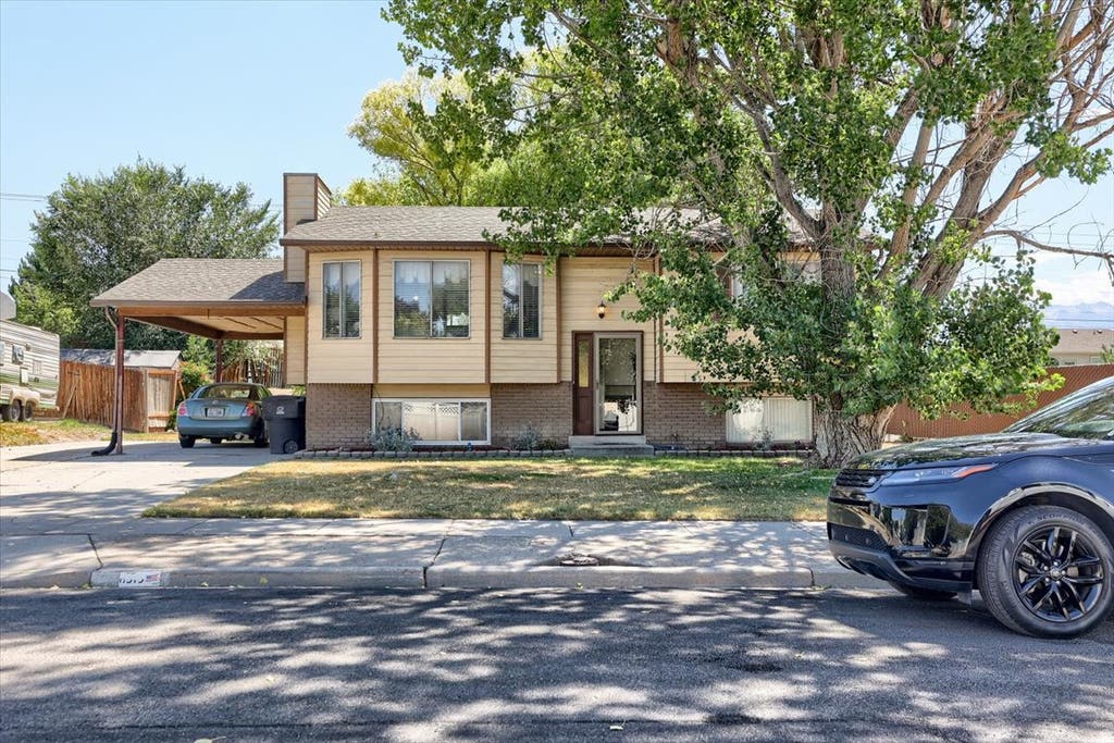 Photo of 6315 S STOKEWATER DR, Taylorsville, UT 84129 (MLS # 2171299)