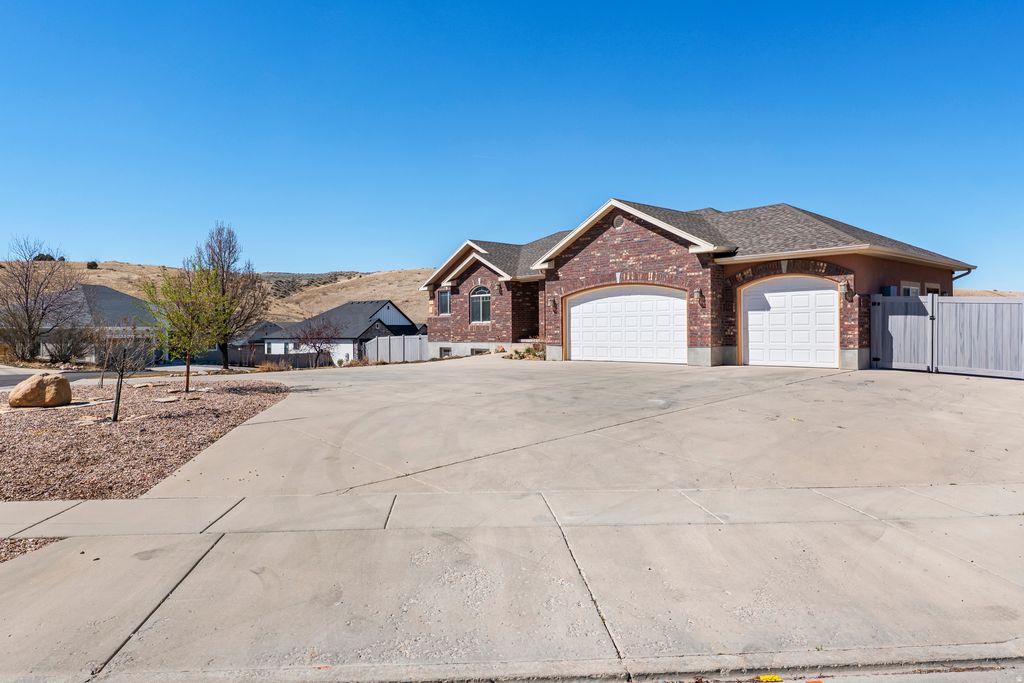 Photo of 1266 VISTA DR, Santaquin, UT 84655 (MLS # 2144740)