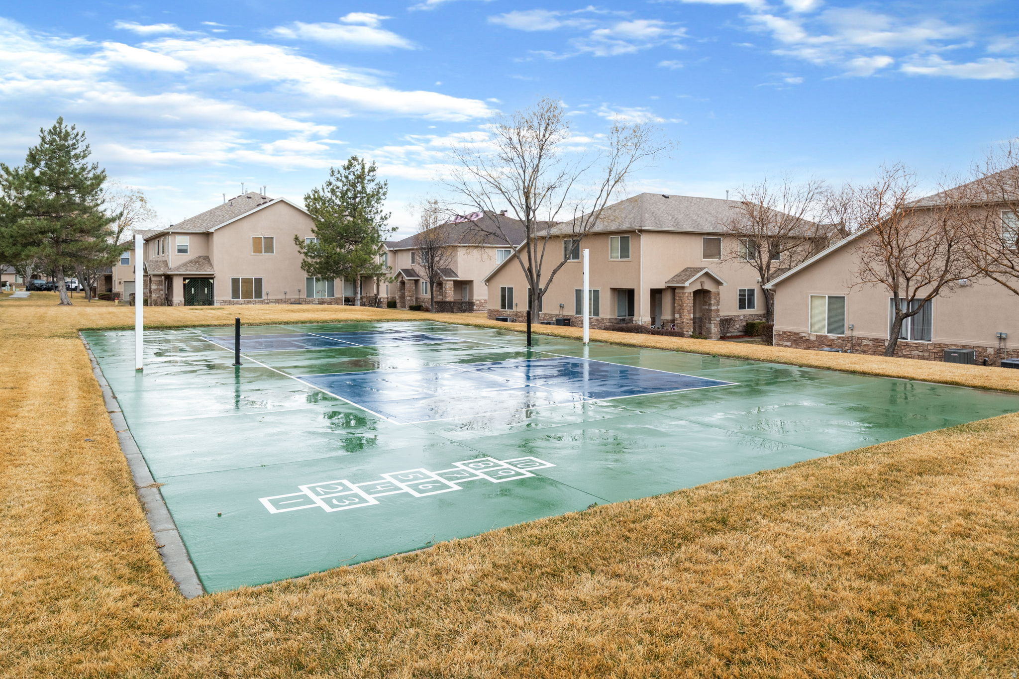 TOWNS AT HUNTER VILL - Residential