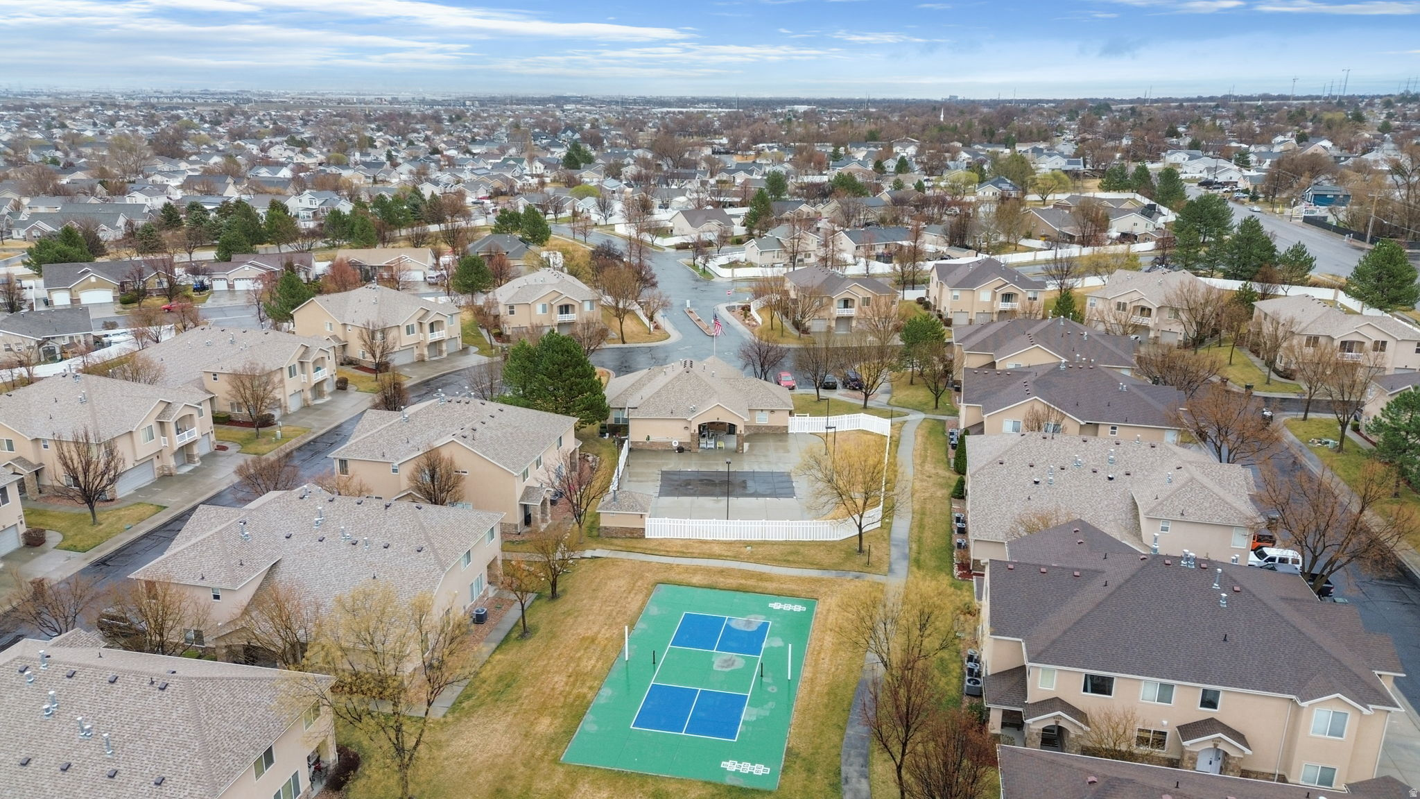 TOWNS AT HUNTER VILL - Residential