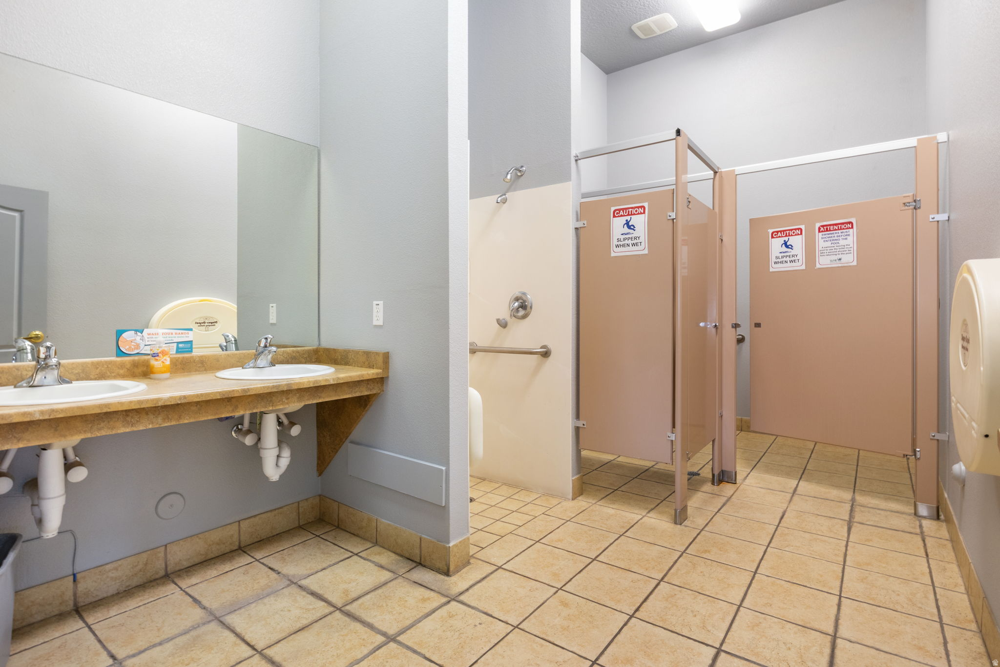 TOWNS AT HUNTER VILL - Residential