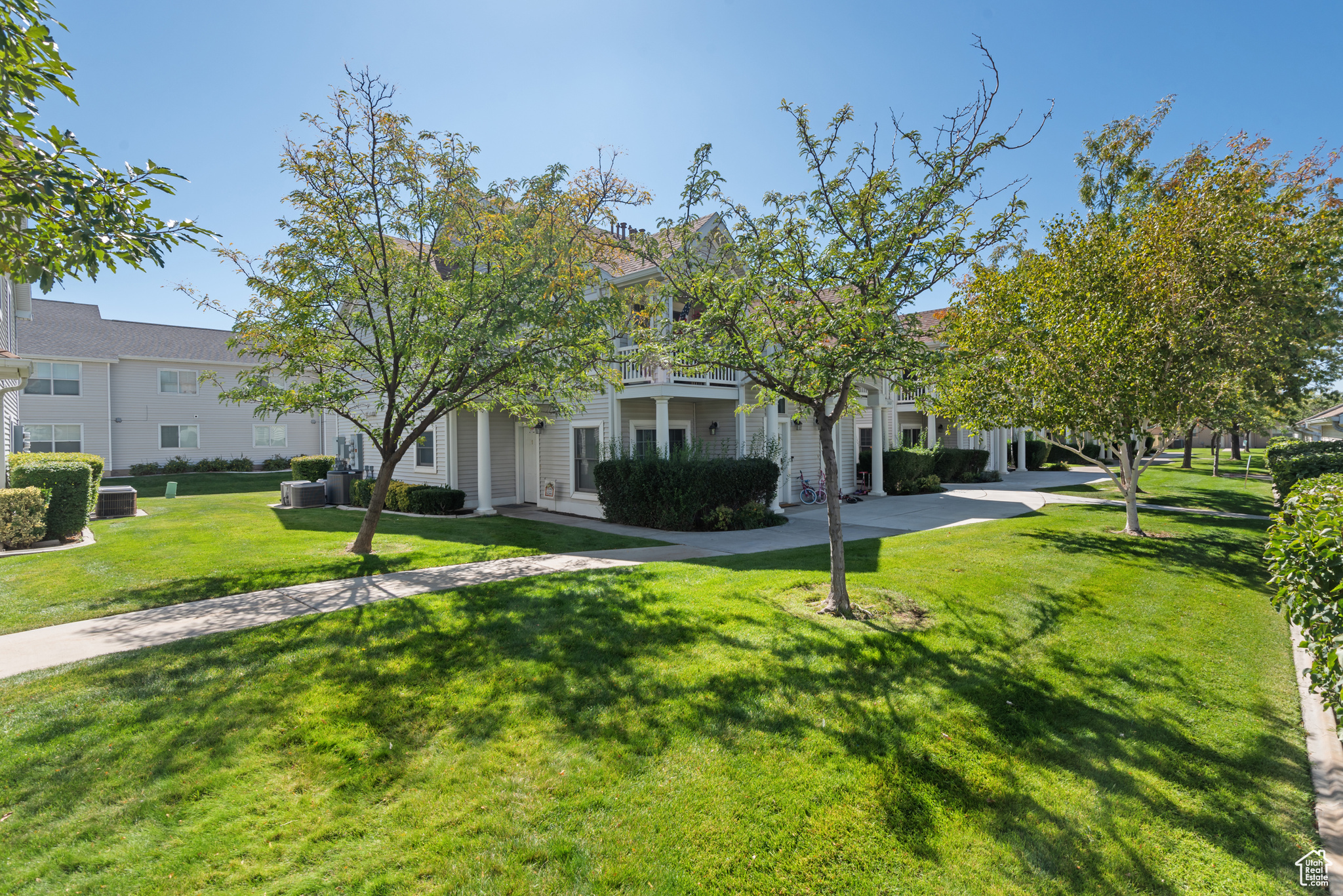 FIVE STAR CONDO - Residential