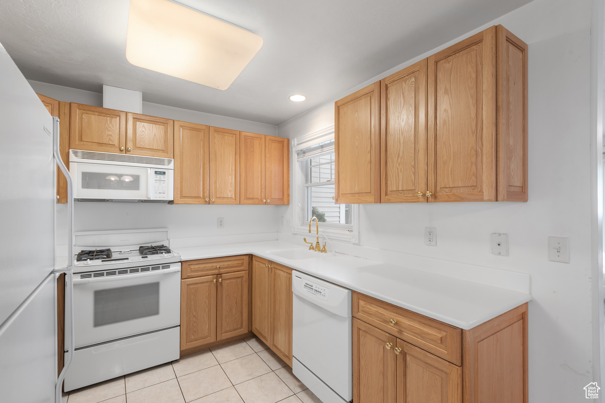 FIVE STAR CONDO - Residential