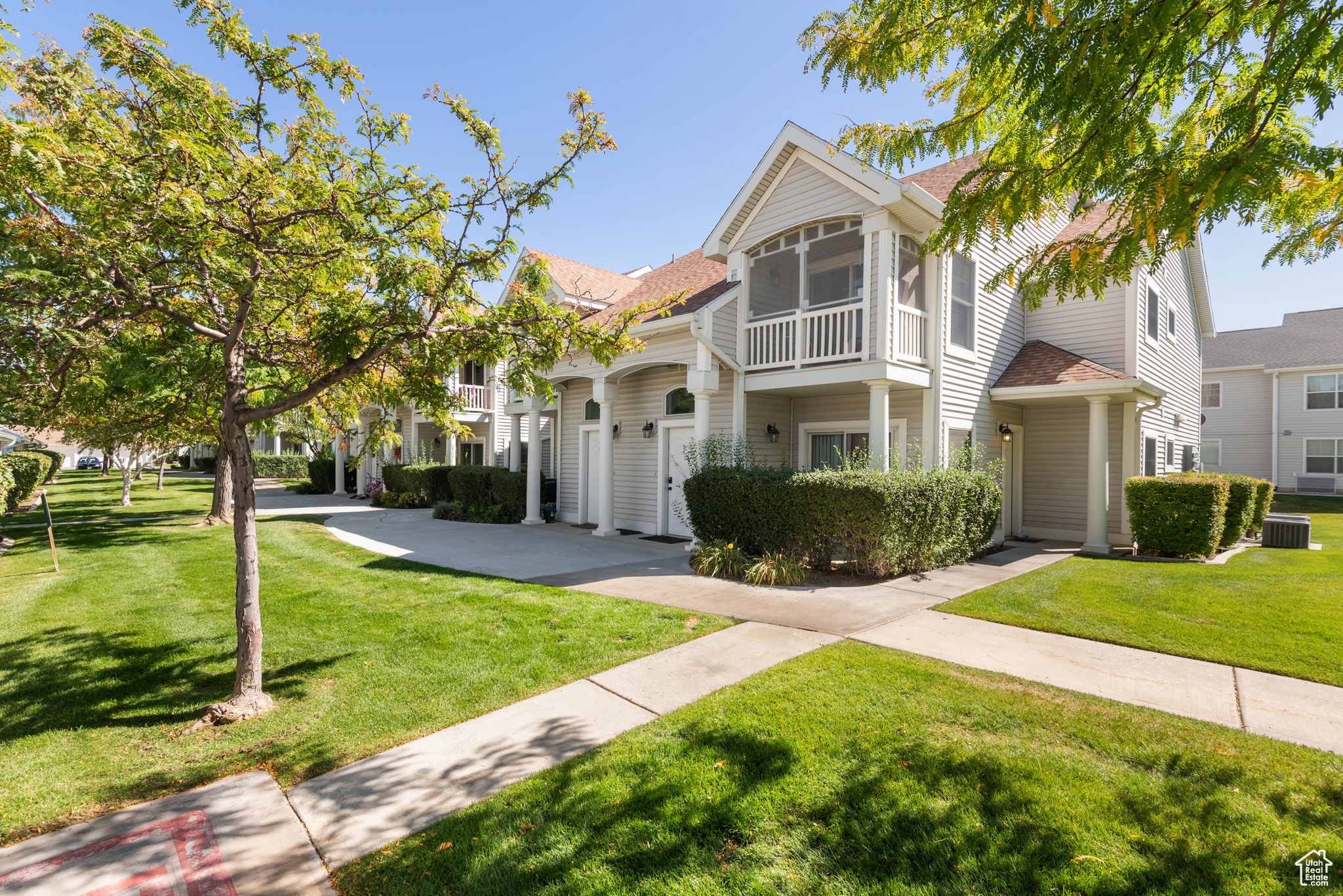 FIVE STAR CONDO - Residential