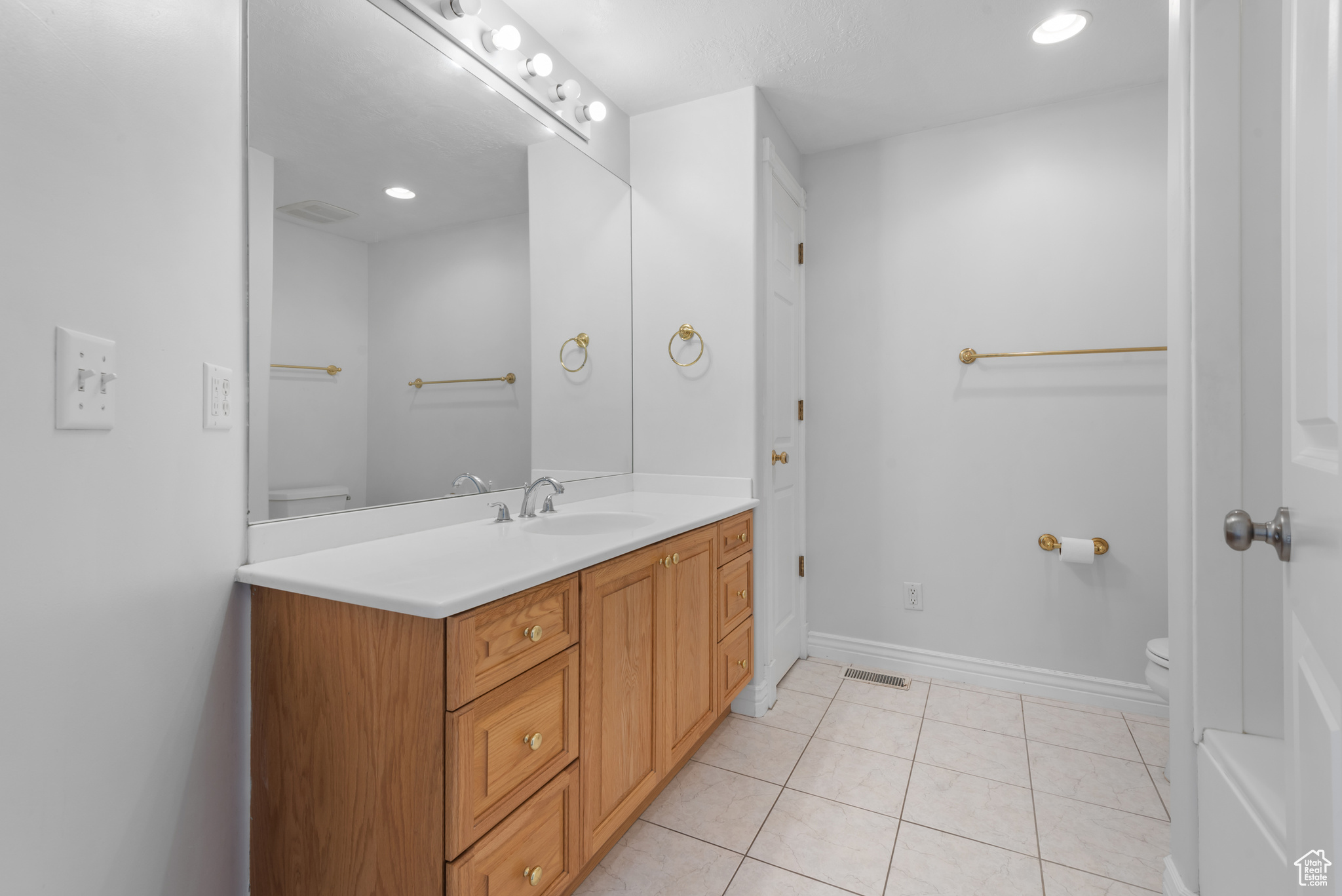 FIVE STAR CONDO - Residential