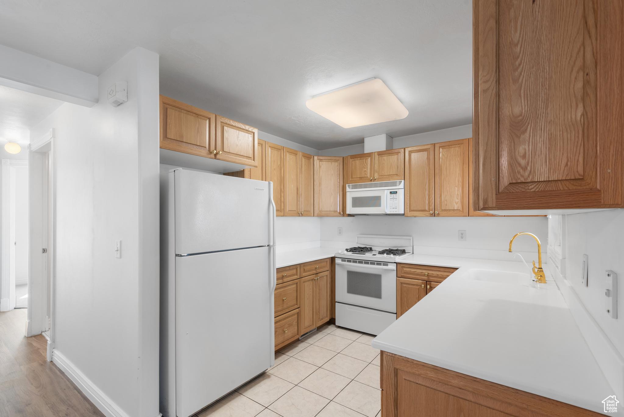 FIVE STAR CONDO - Residential