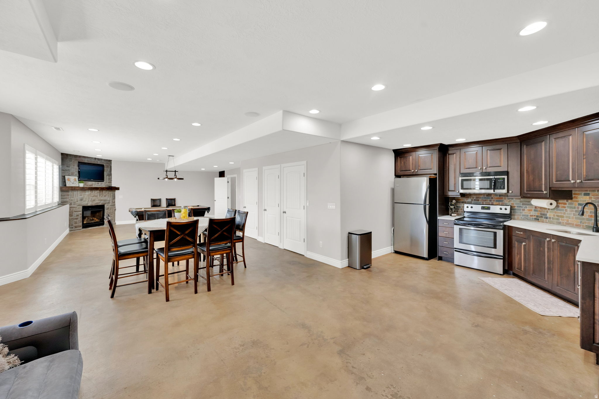 ROYAL MEADOWS ESTATE - Residential