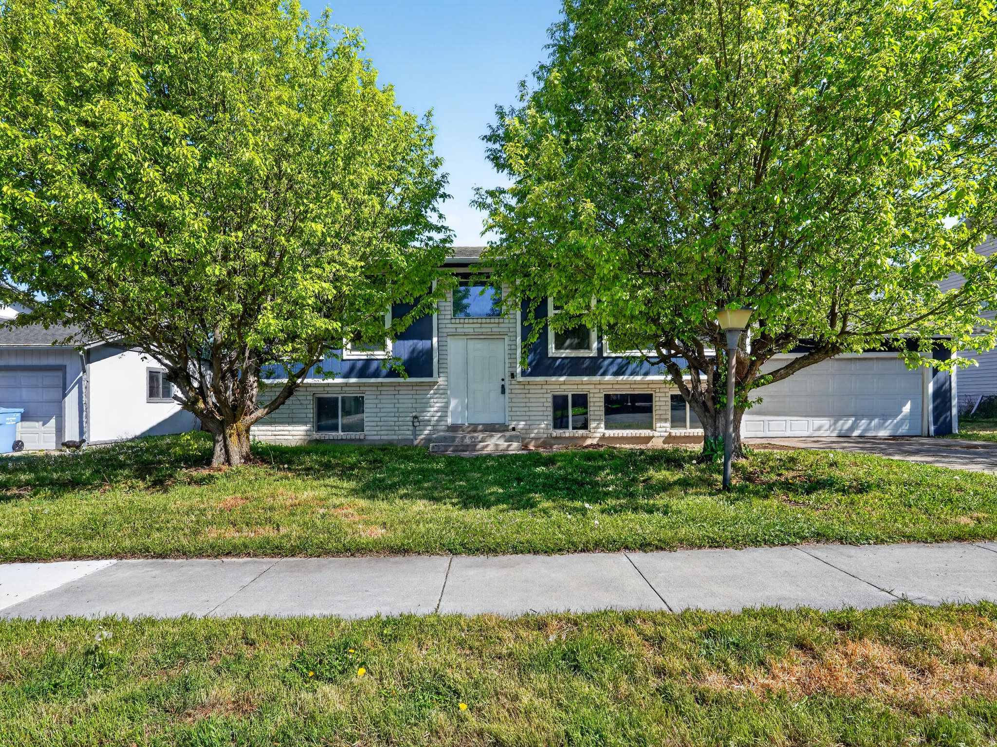 KNOWLES - Residential