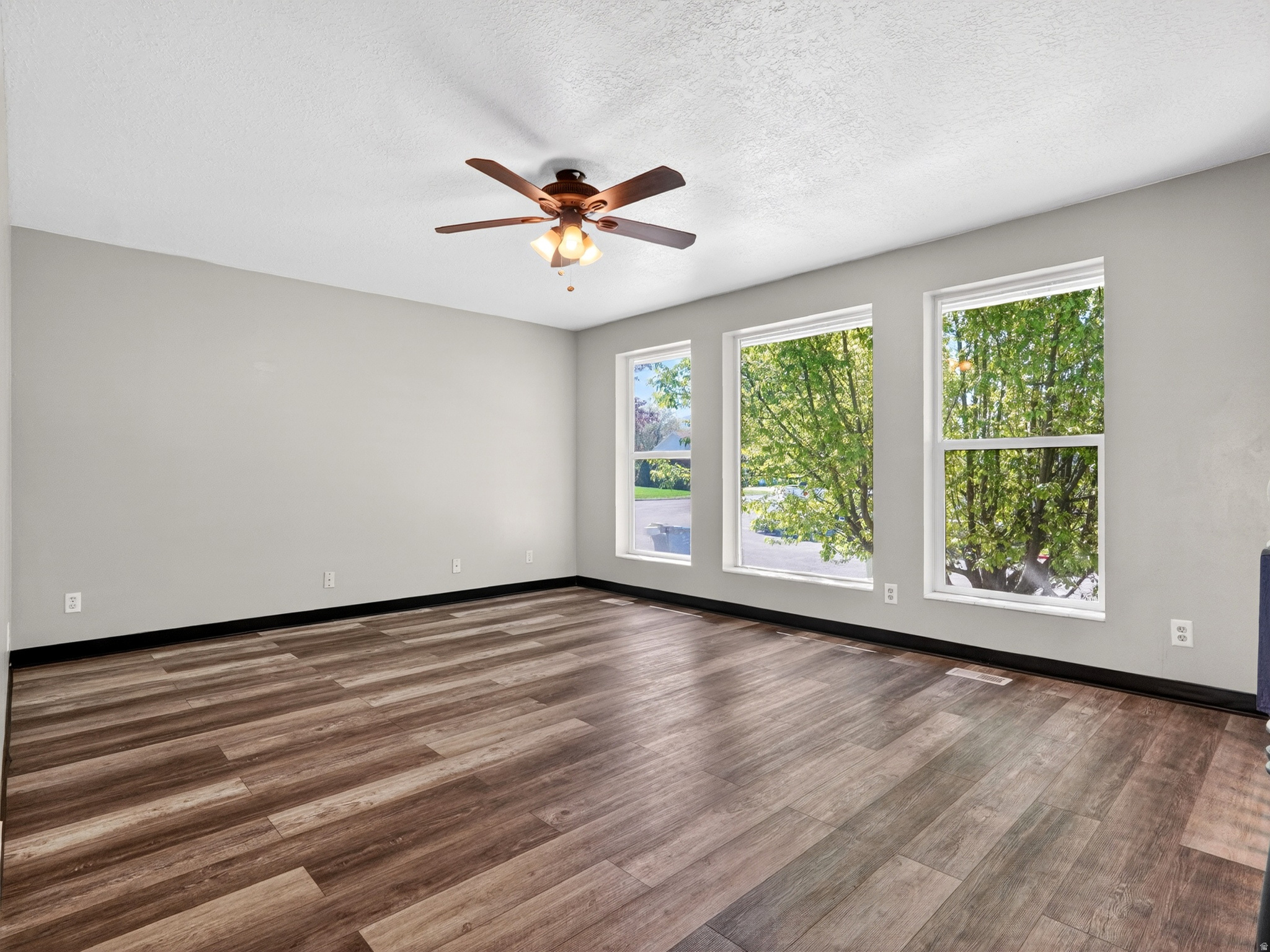 KNOWLES - Residential