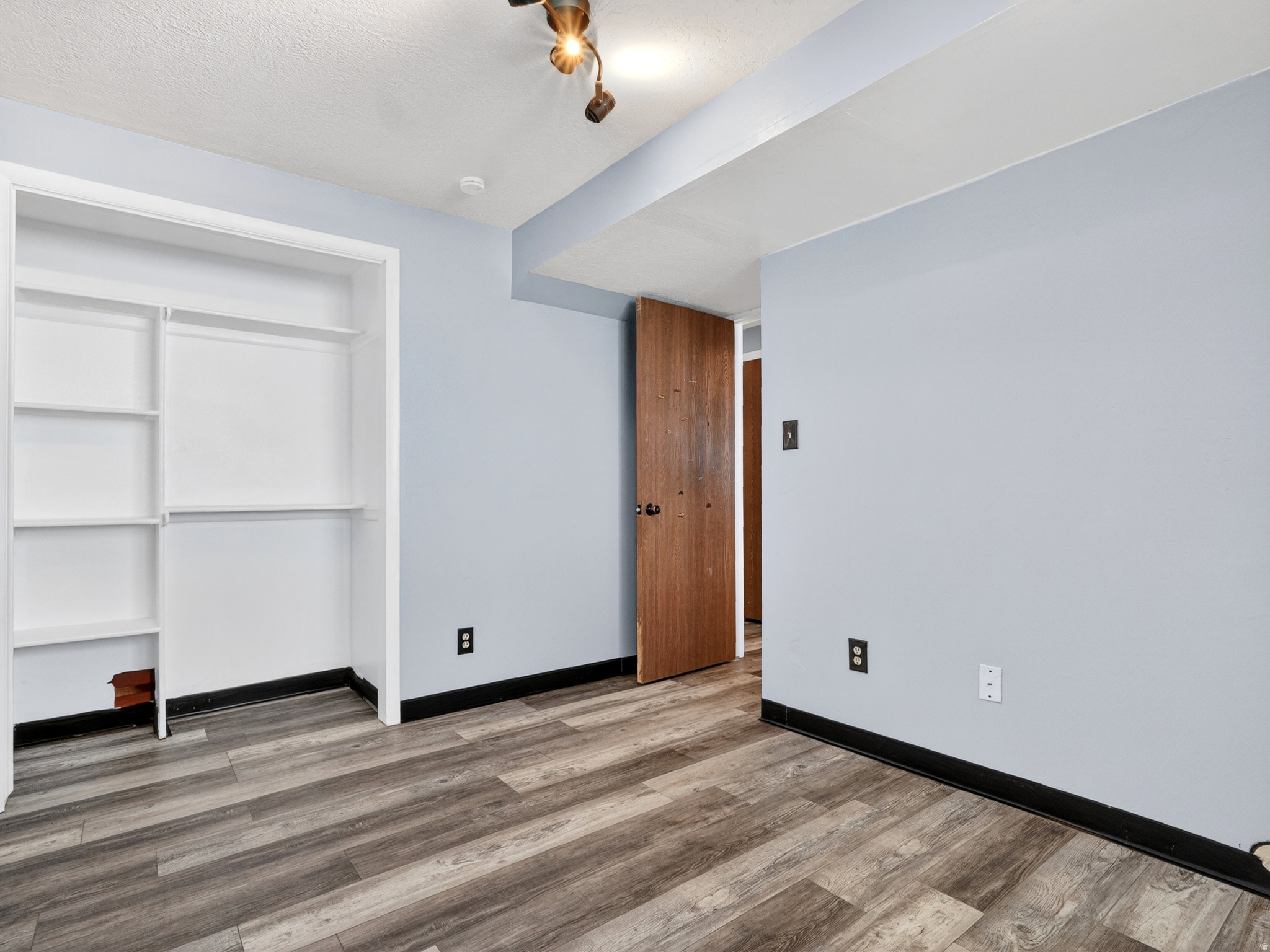 KNOWLES - Residential