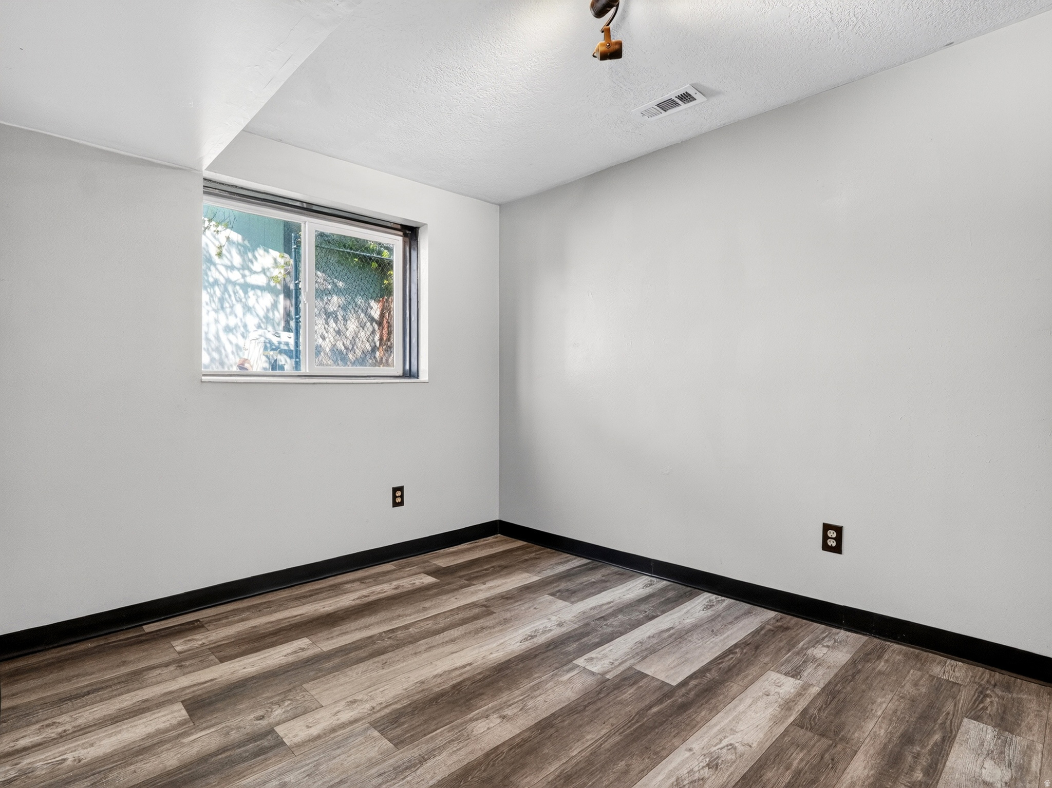 KNOWLES - Residential