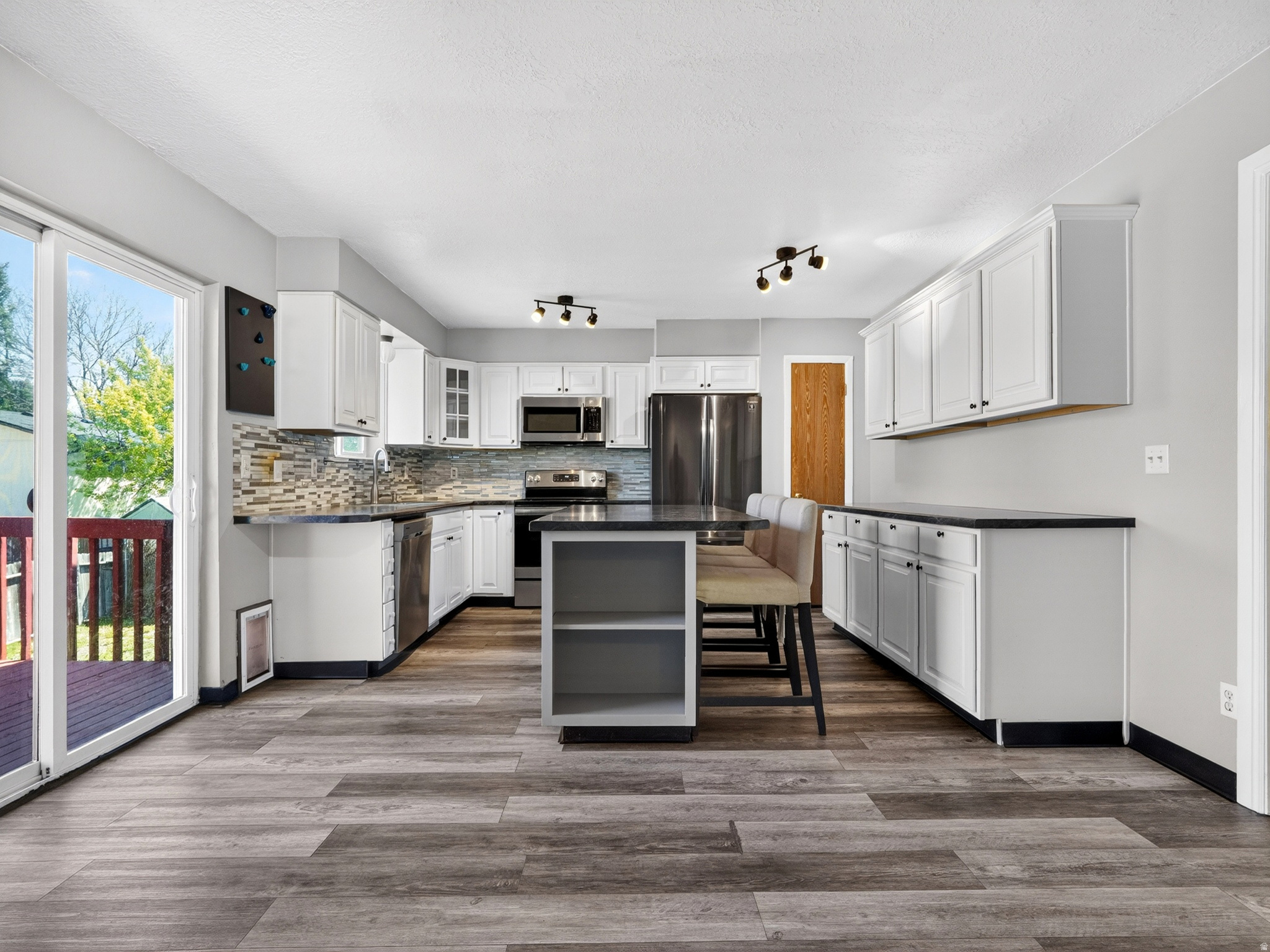 KNOWLES - Residential