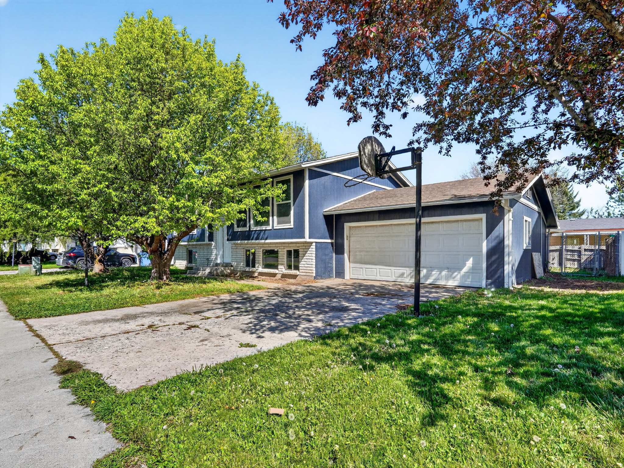 KNOWLES - Residential