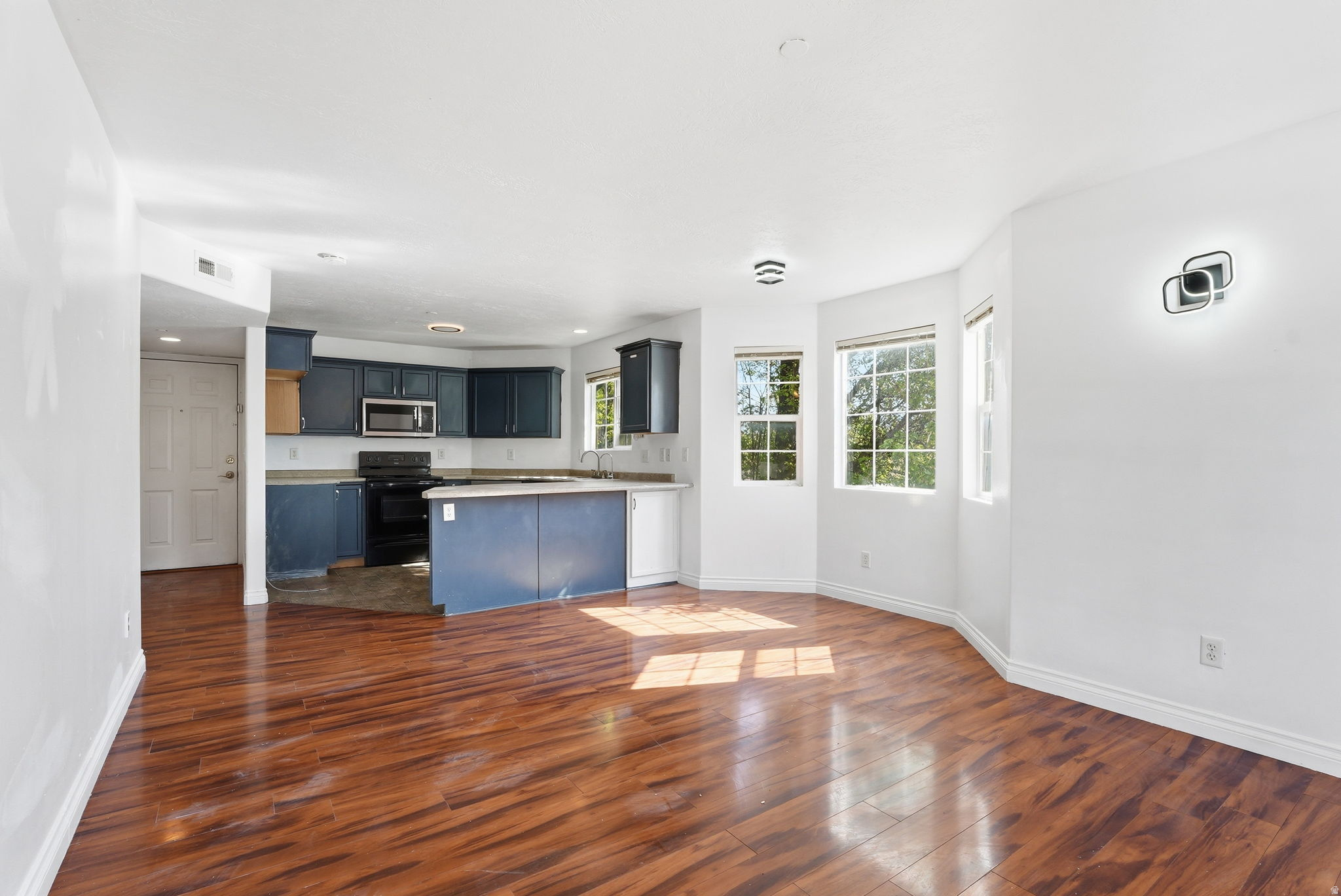 VINTAGE ON THE BLUFF - Residential