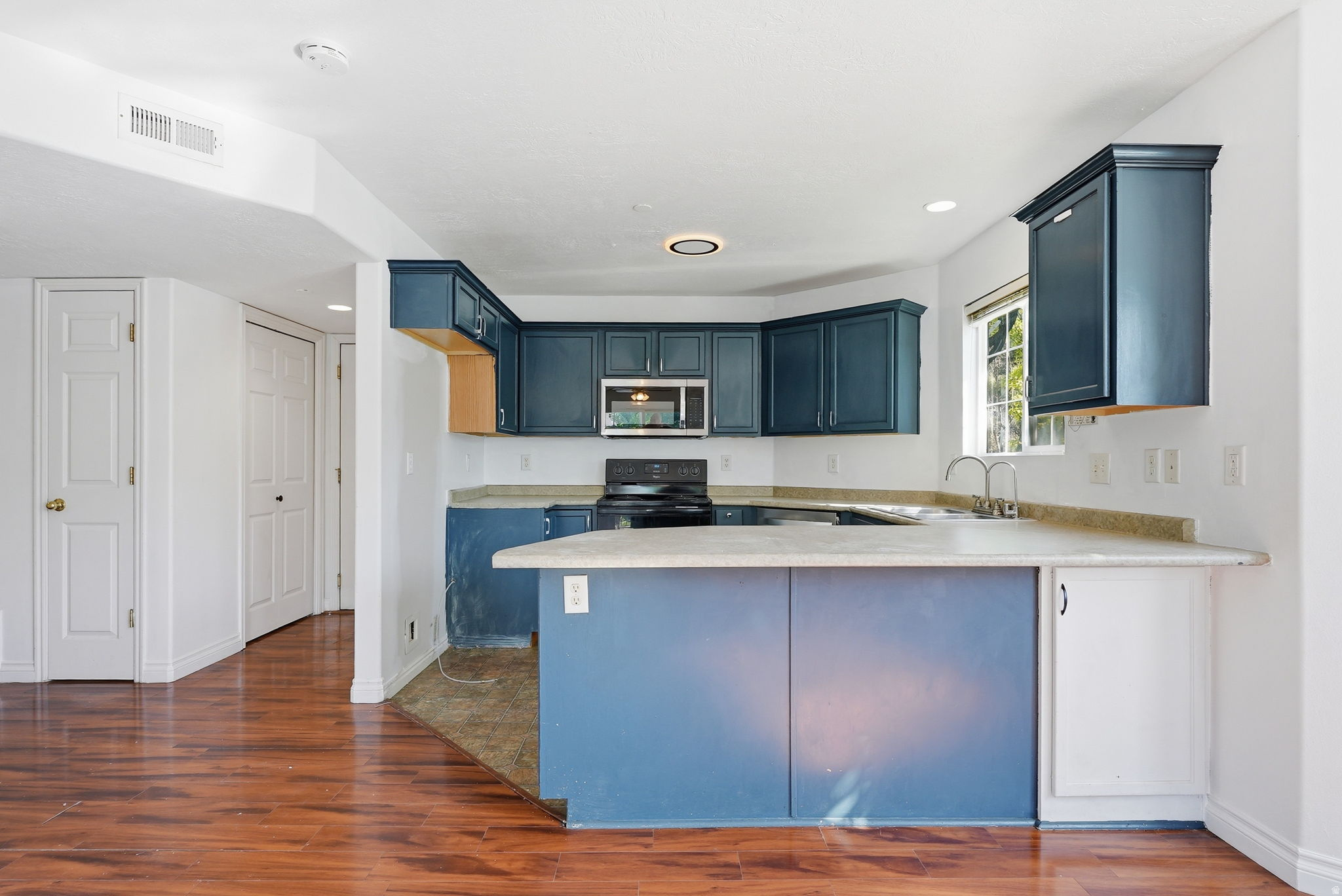 VINTAGE ON THE BLUFF - Residential