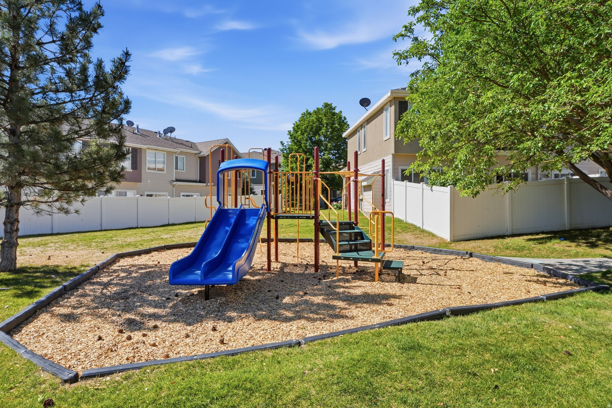 VINTAGE ON THE BLUFF - Residential
