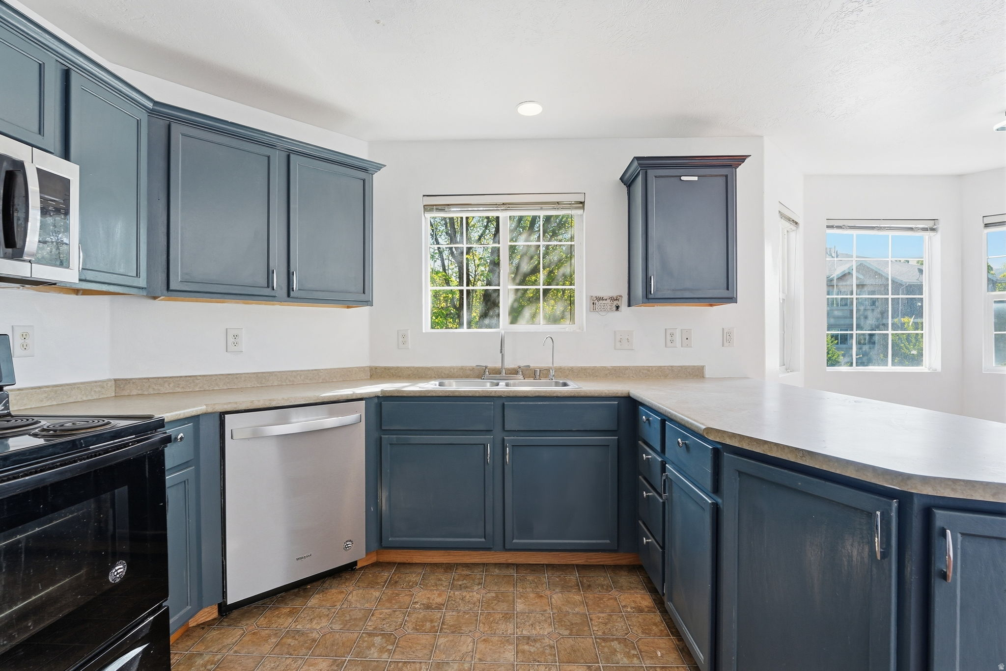 VINTAGE ON THE BLUFF - Residential