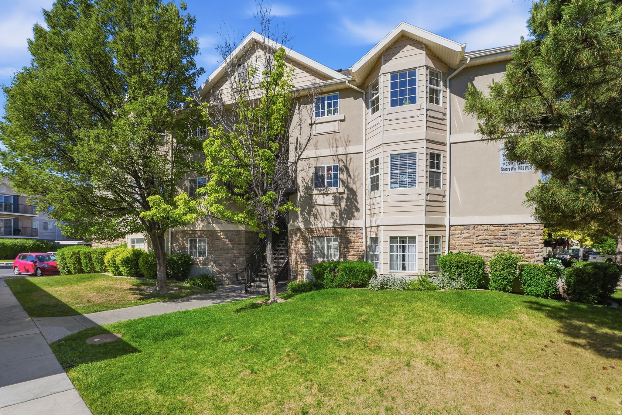 VINTAGE ON THE BLUFF - Residential