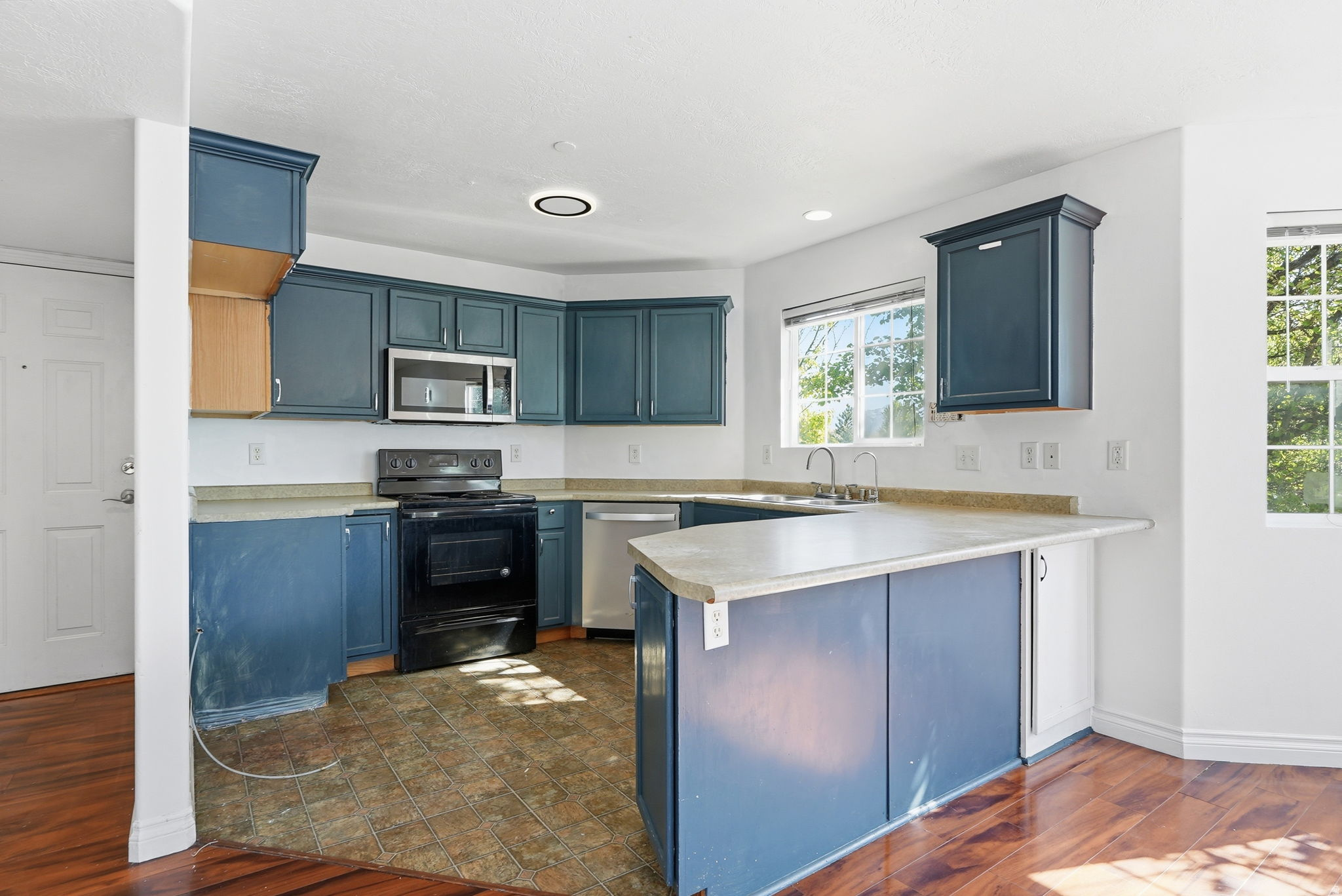 VINTAGE ON THE BLUFF - Residential