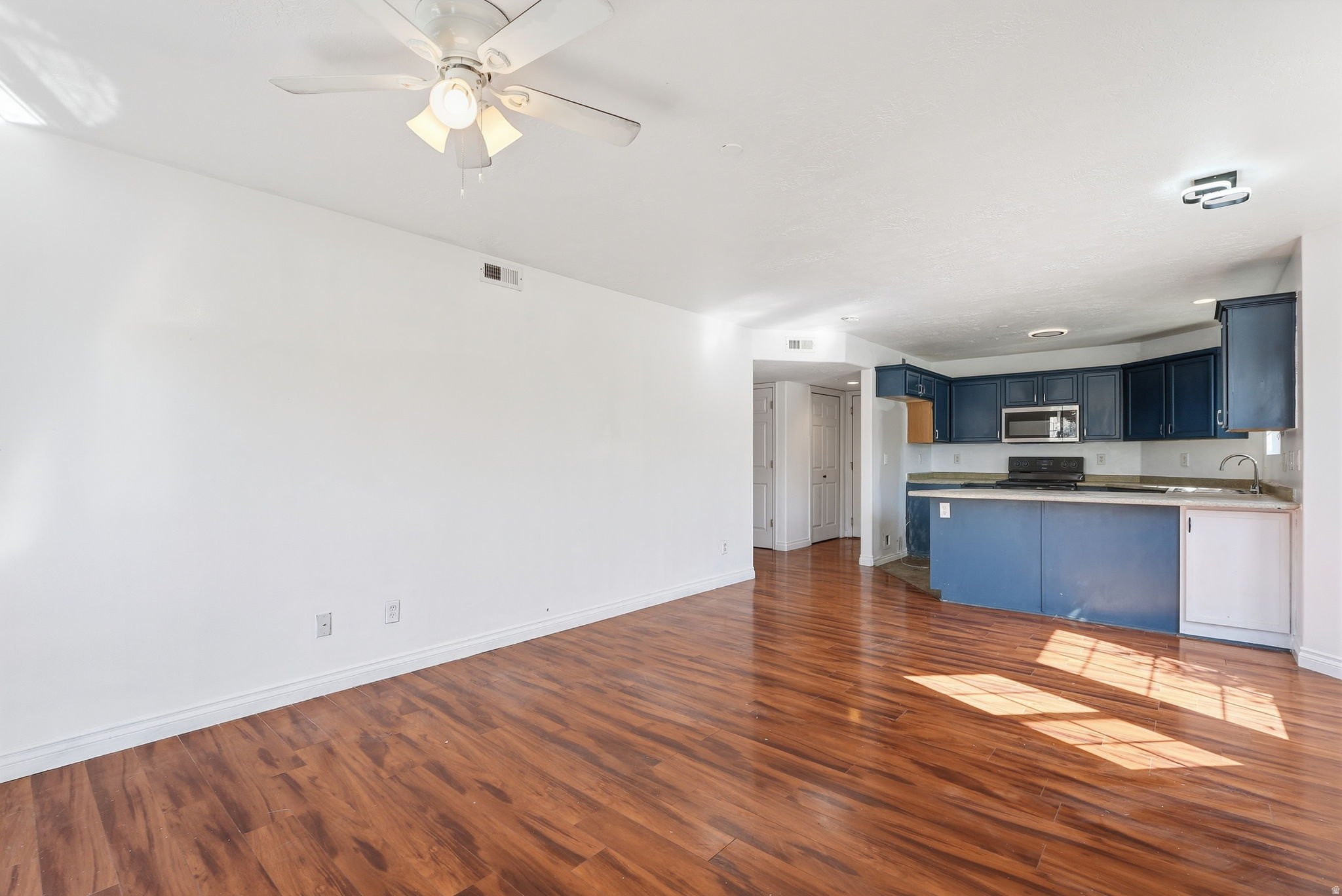 VINTAGE ON THE BLUFF - Residential