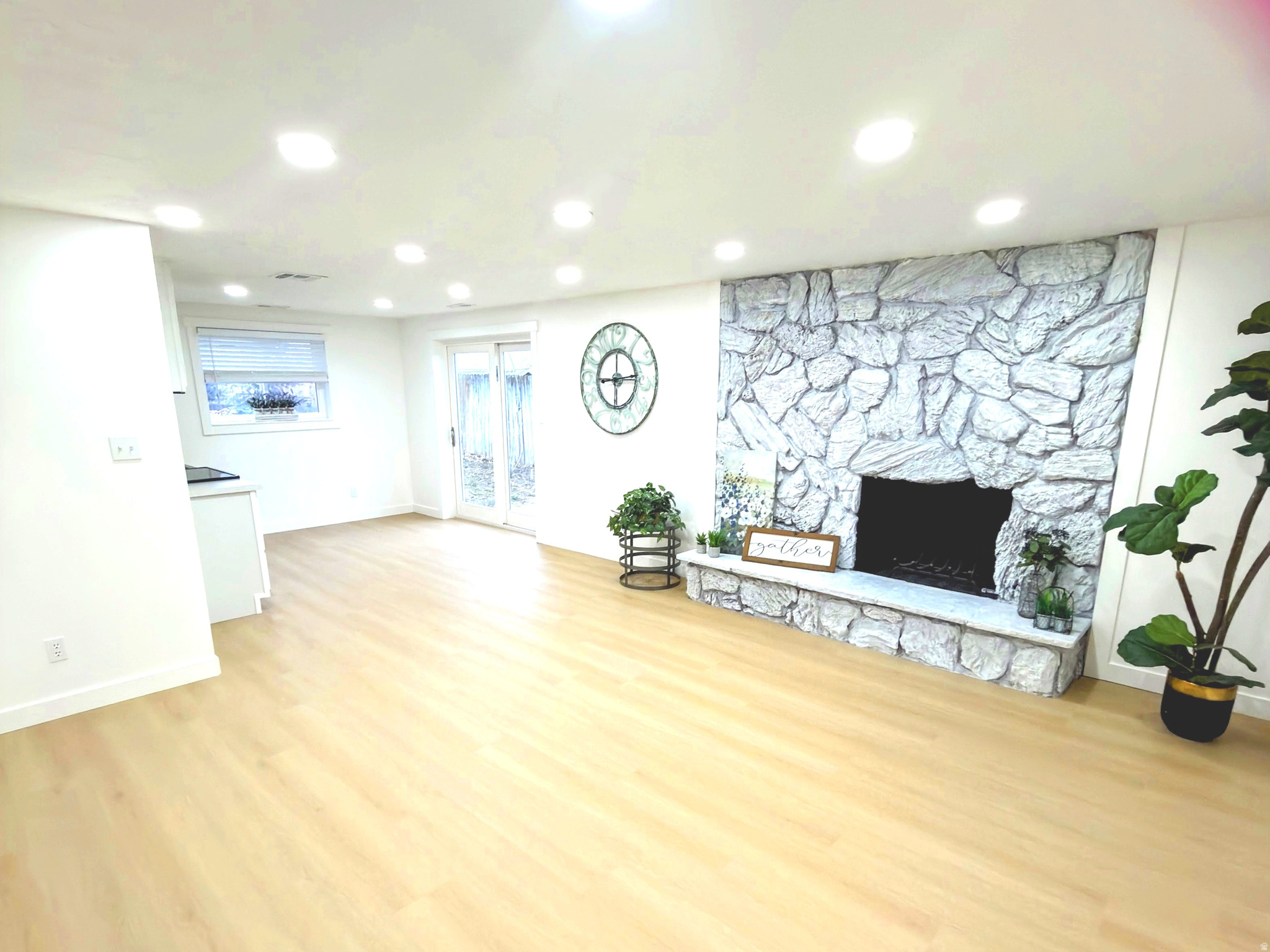 BLACKHAWK ESTATES - Residential Lease