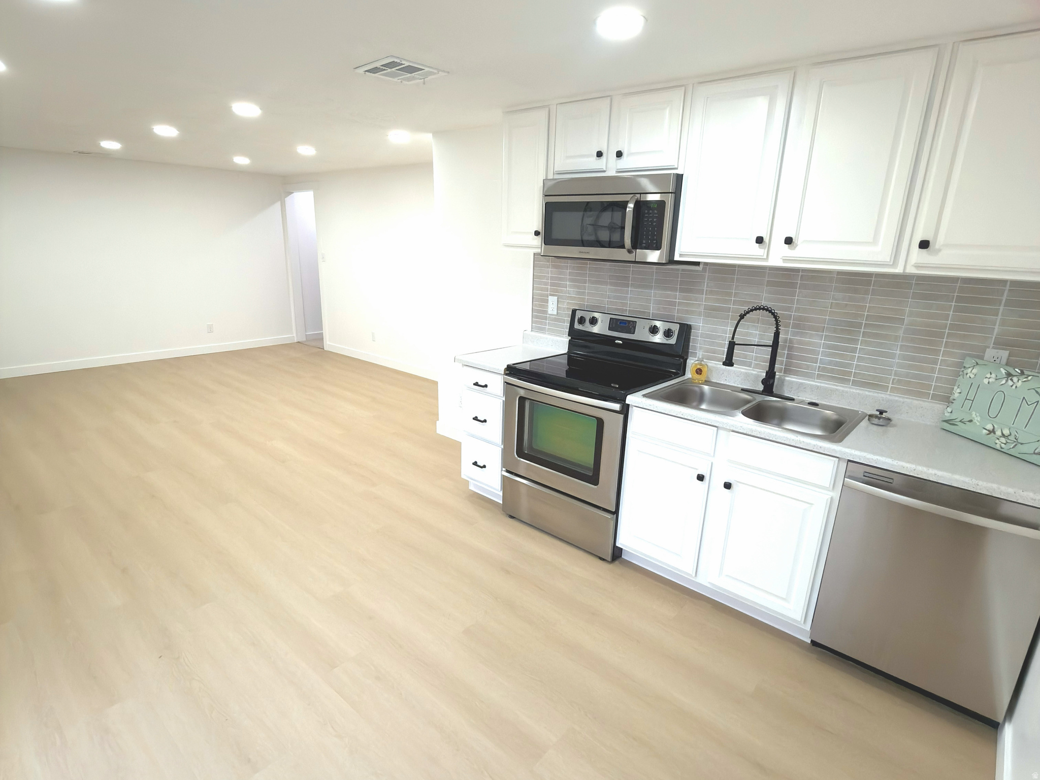 BLACKHAWK ESTATES - Residential Lease