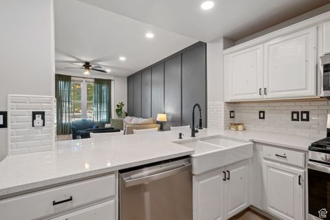 Photo of 10647 S OQUIRRH LAKE RD, South Jordan, UT 84009 (MLS # 2114061)