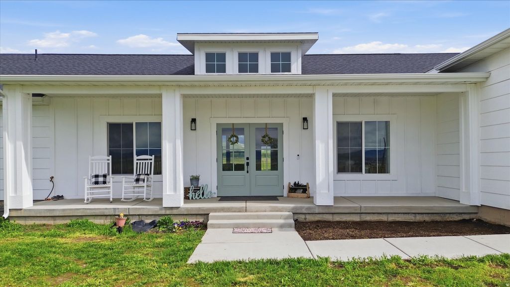 Photo of 550 W 7800 N, Smithfield, UT 84335 (MLS # 2151477)