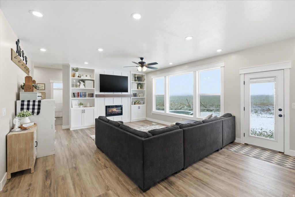 Photo of 550 W 7800 N, Smithfield, UT 84335 (MLS # 2151477)