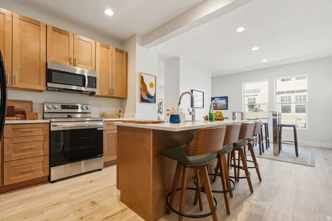 Tiny photo for 433 E 450 N, Payson, UT 84651 (MLS # 2122641)