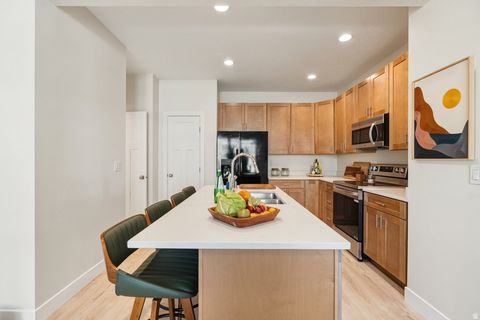 Tiny photo for 433 E 450 N, Payson, UT 84651 (MLS # 2122641)