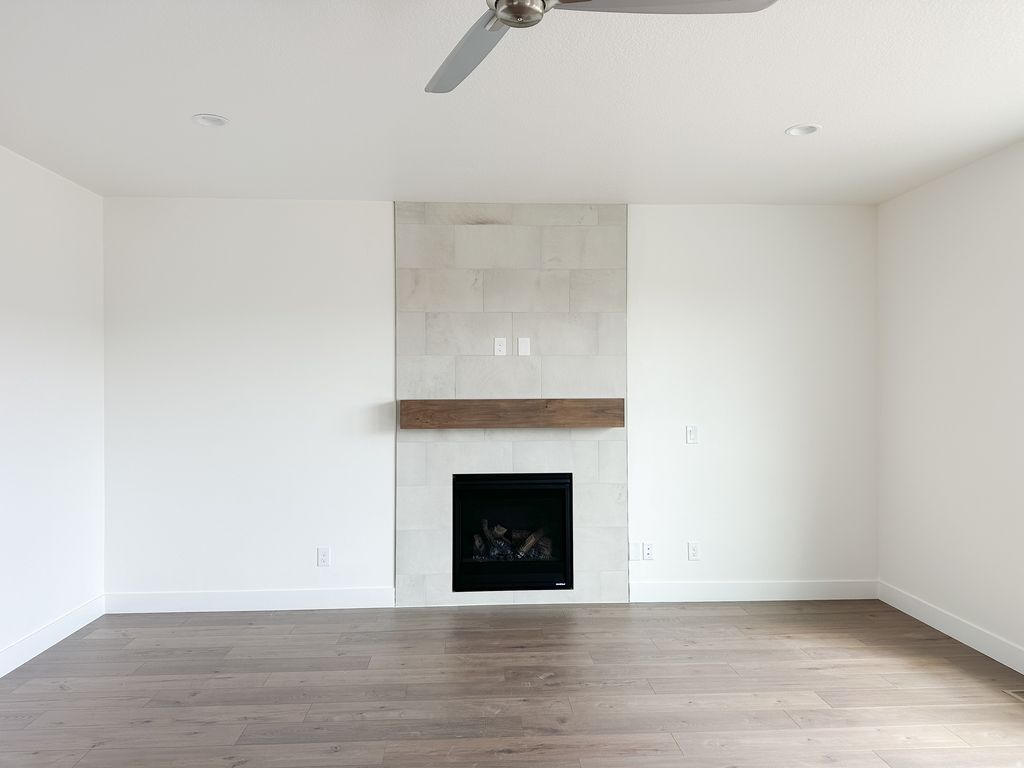 Photo of 1524 S LUKAS LN, Saratoga Springs, UT 84045 (MLS # 2131144)