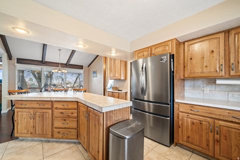 Tiny photo for 796 NANCY DR, South Ogden, UT 84403 (MLS # 2126067)