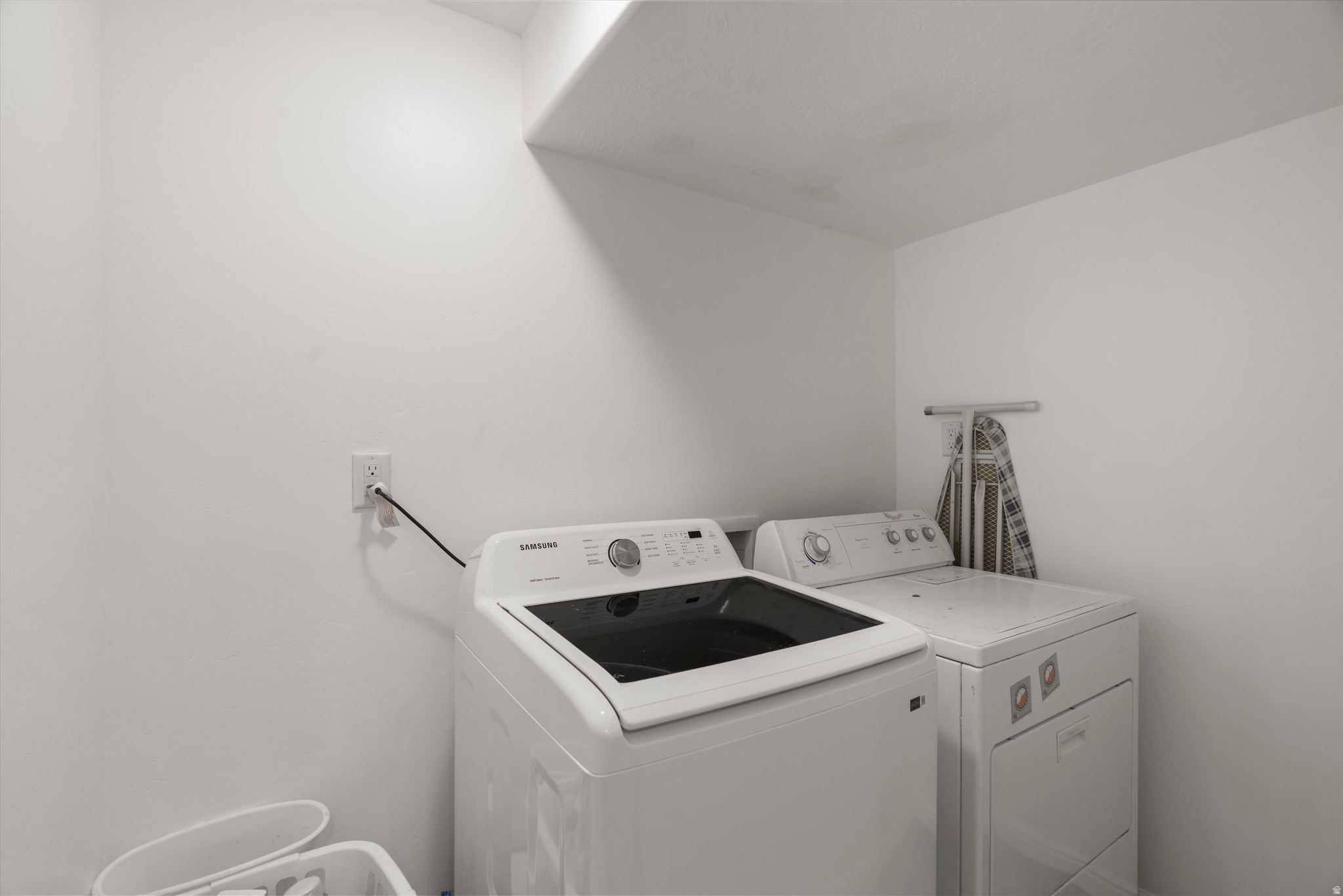 ABBIE COURT - Residential