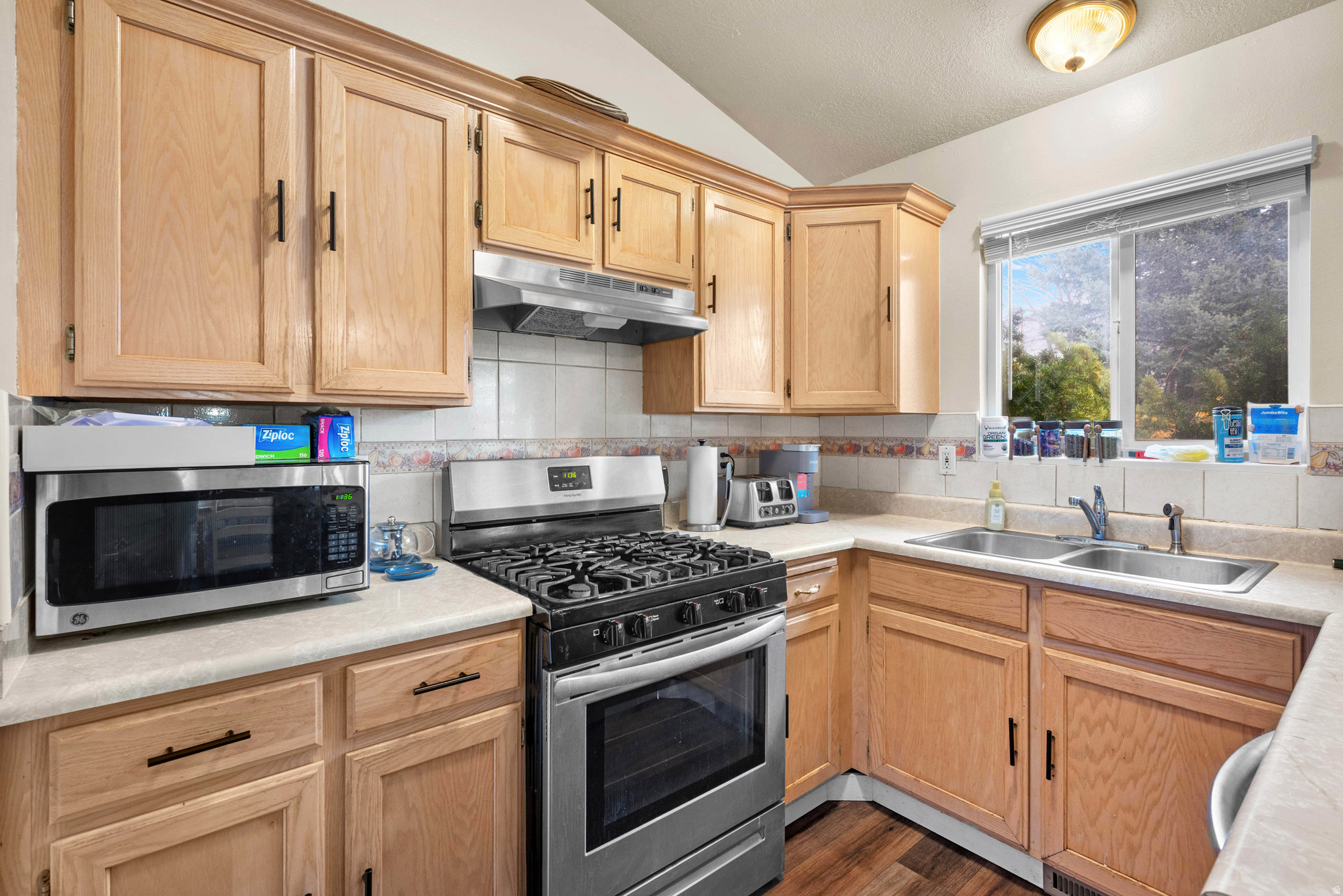 RED PINE ESTATES - Residential