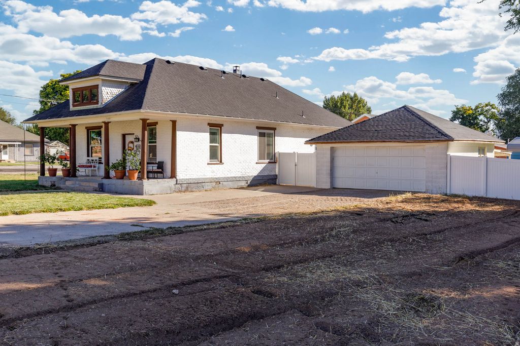 Photo of 70 N MAIN St, Aurora, UT 84620 (MLS # 2125252)